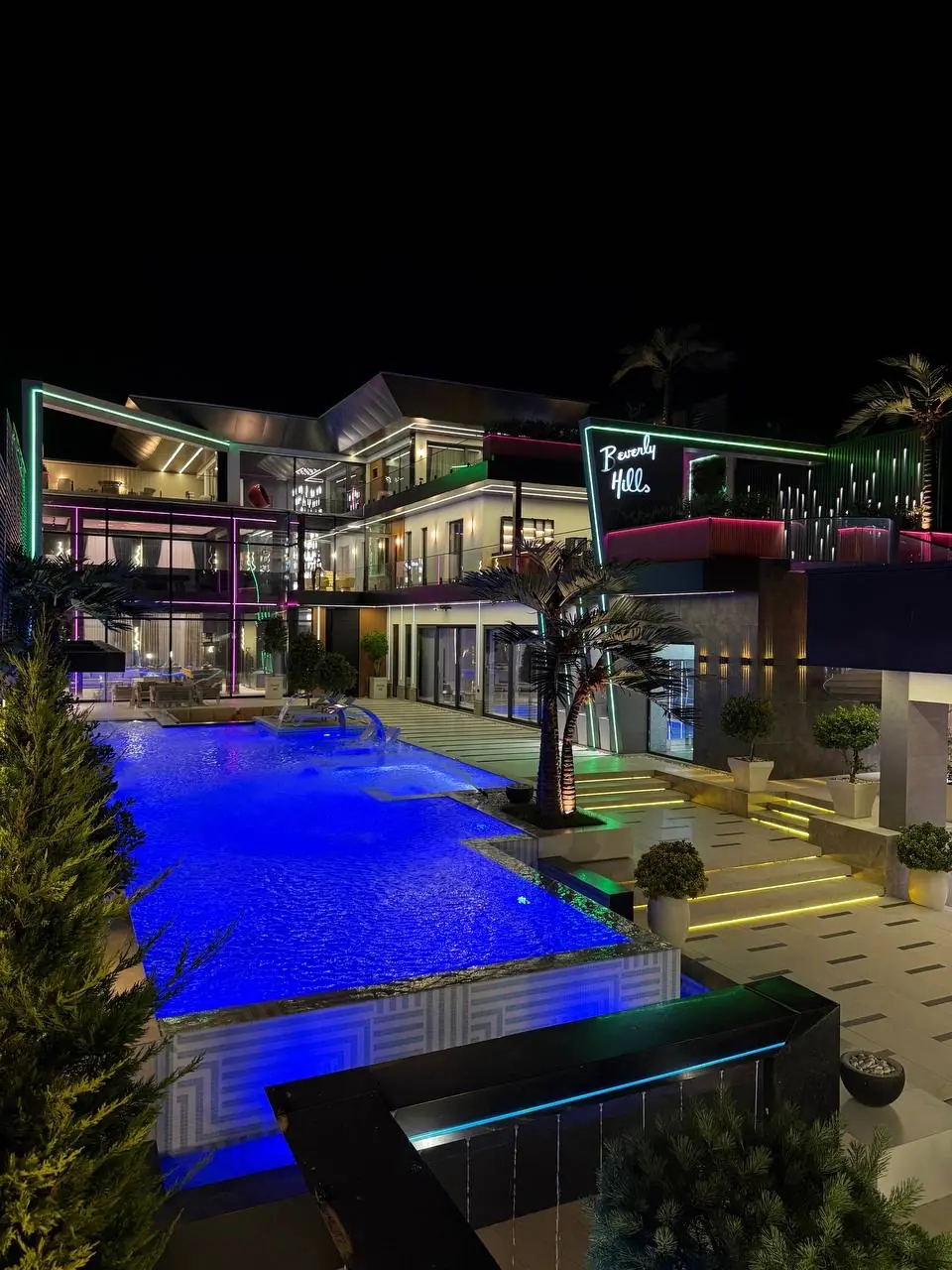 Dacha Chorvoq (BEVERLY HILLS)