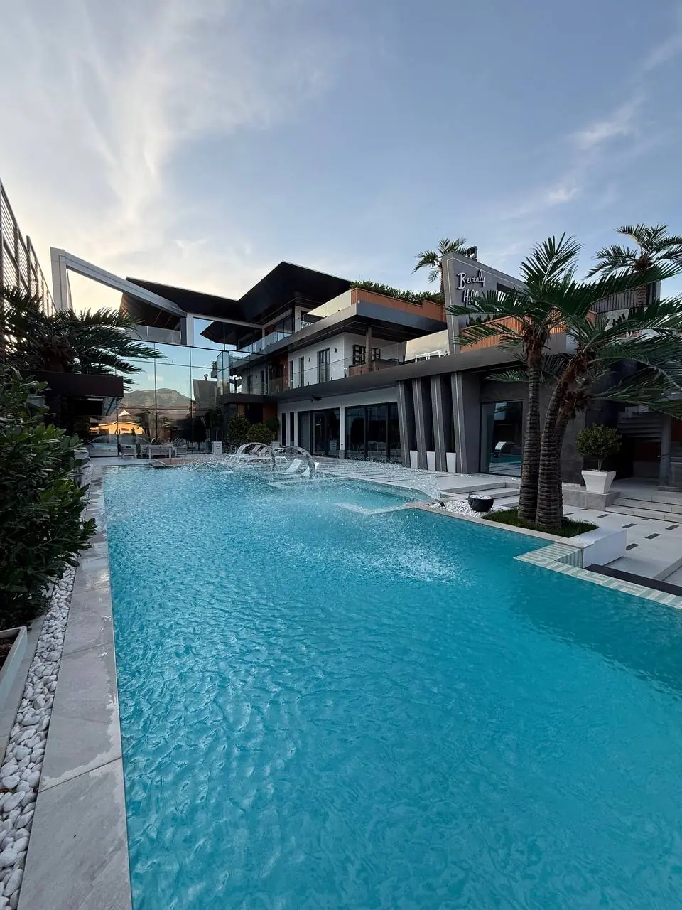 Dacha Chorvoq (BEVERLY HILLS)