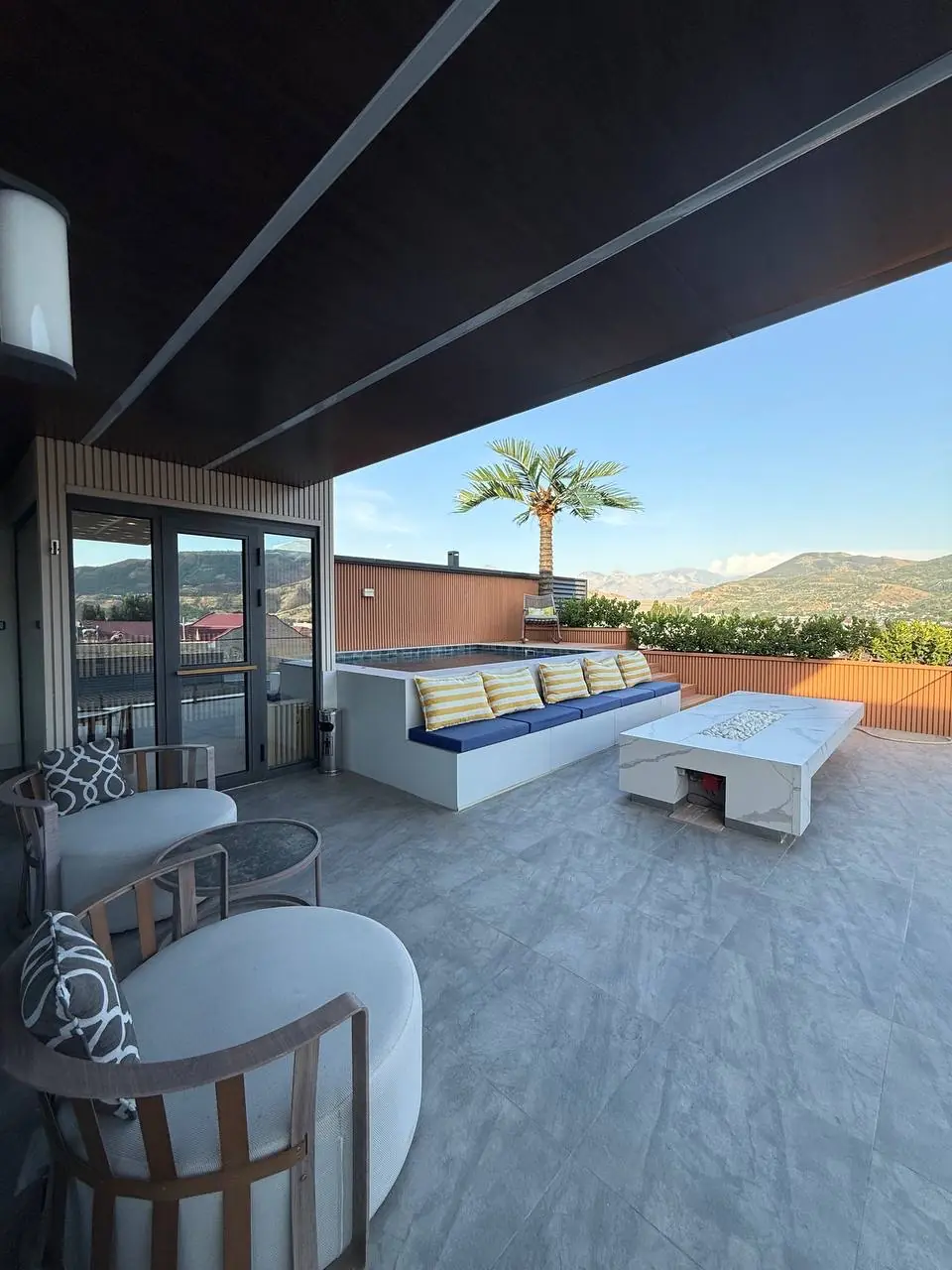 Dacha Chorvoq (BEVERLY HILLS)