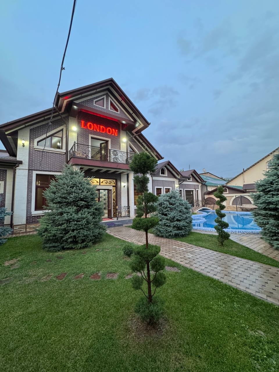 Dacha chorvoqda london 20 kishilik