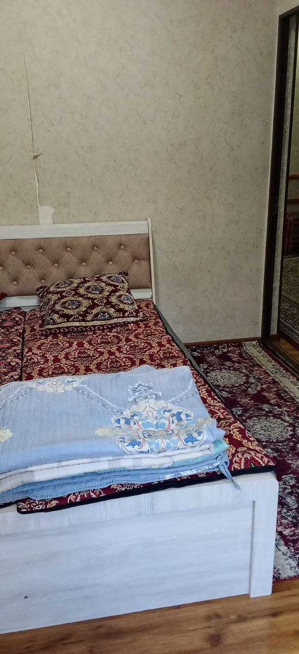 Turkiston Oldida Student bollarga kvartra 1*2xonalik 2 -etaj 7 kishigaca olishadi Hamma kerekli narsalar bor